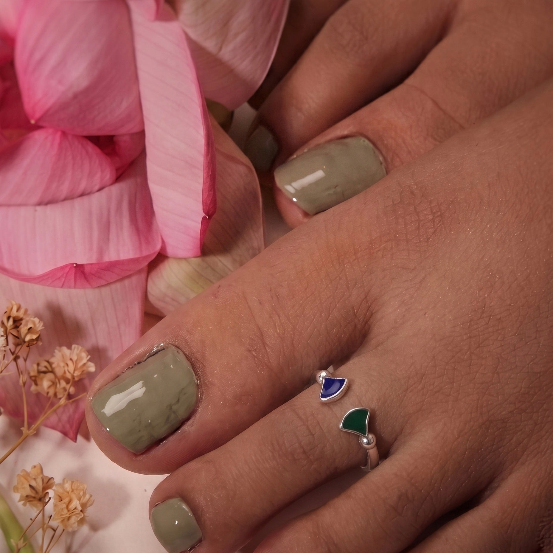 Neelam Silver Toe Rings