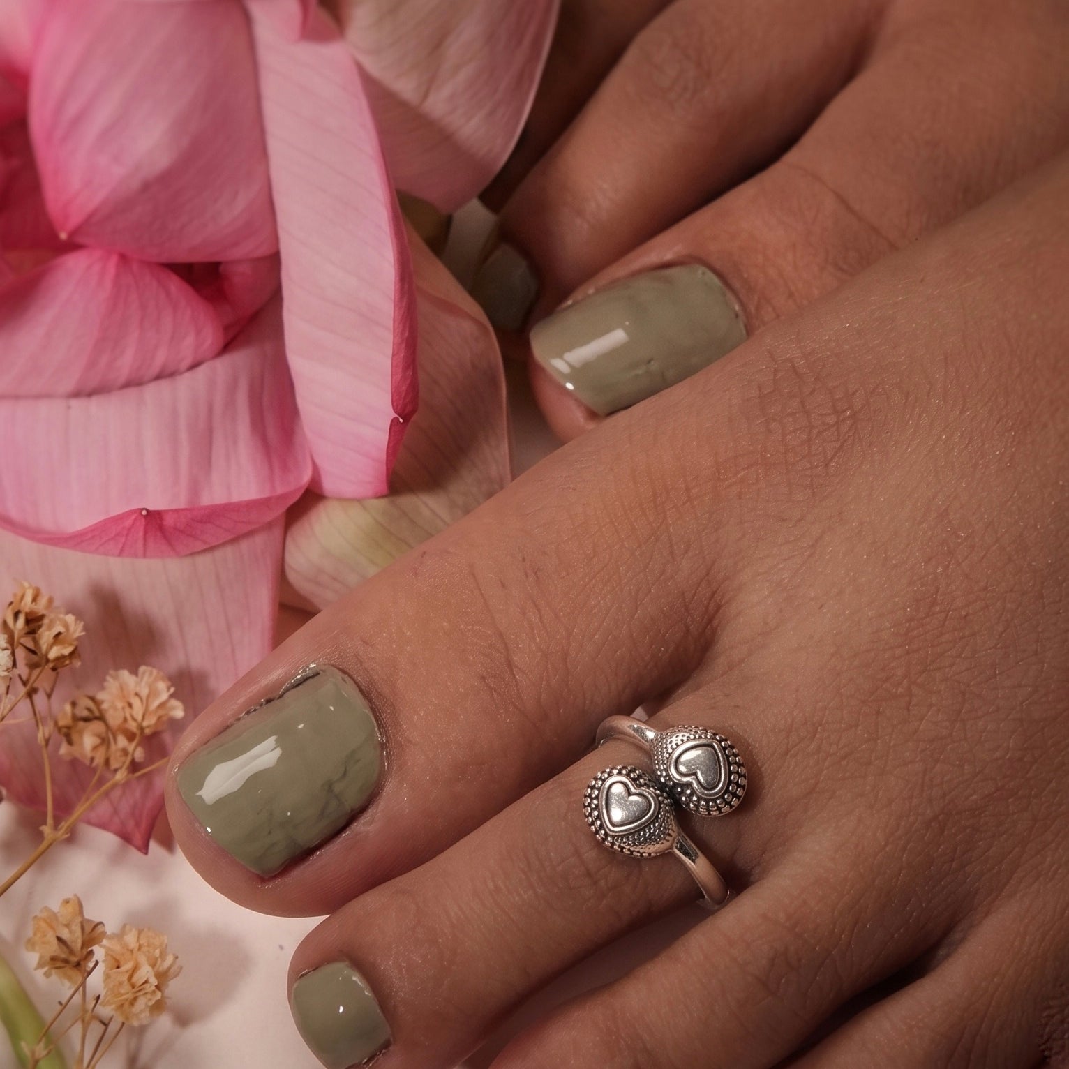 Sneha Heart Silver Toe Rings