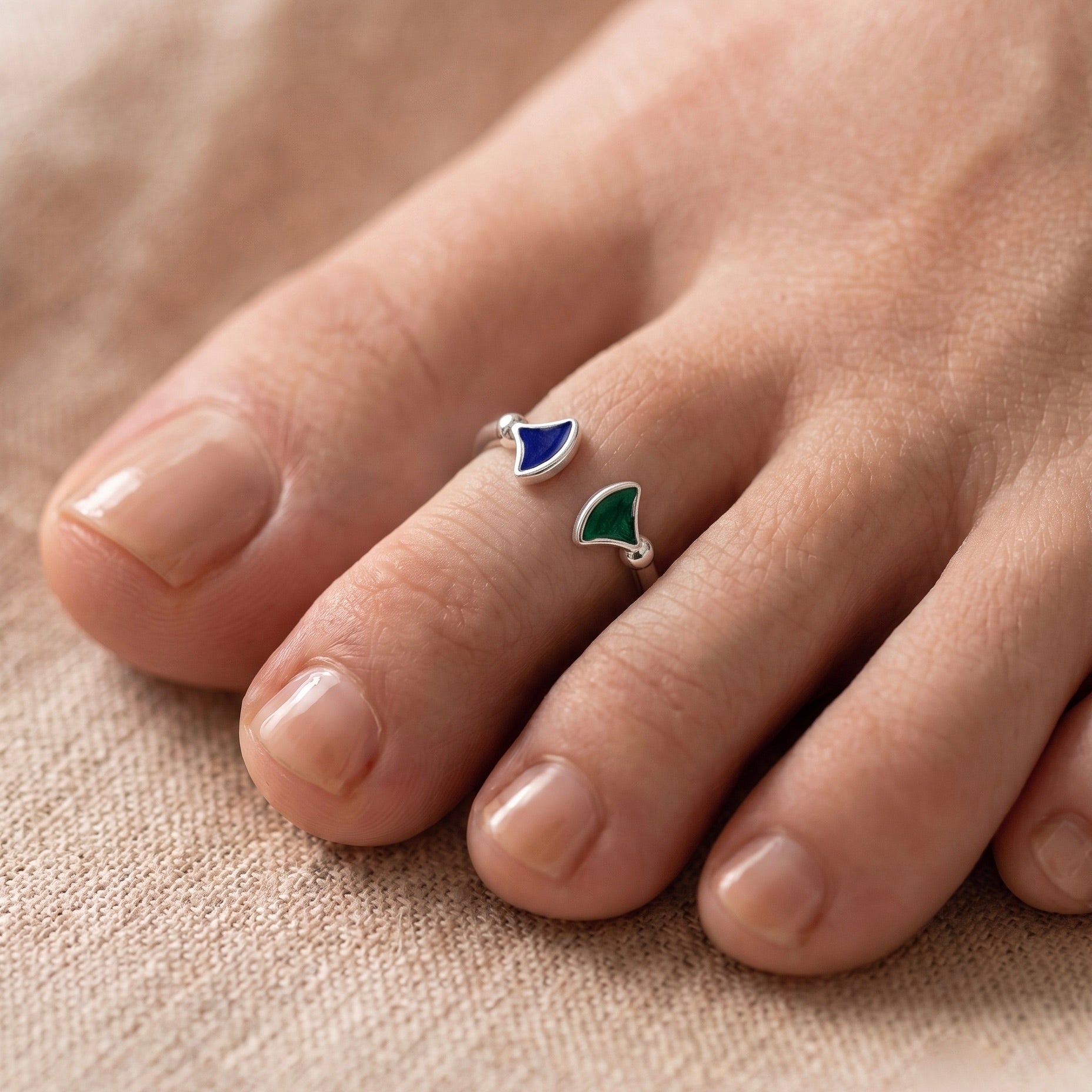 Neelam Silver Toe Rings