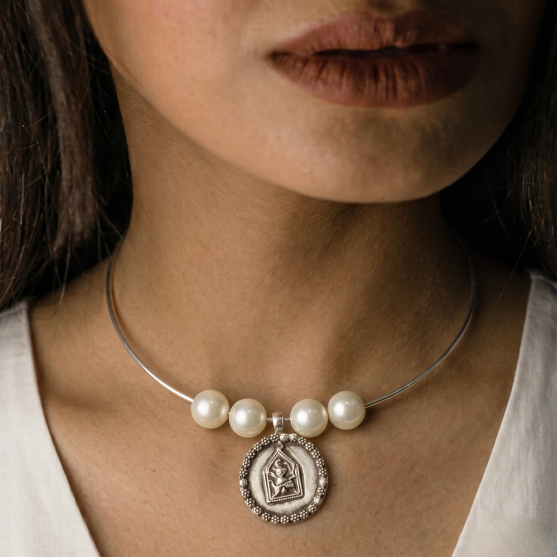 Vinayak Pearl Silver Hasli