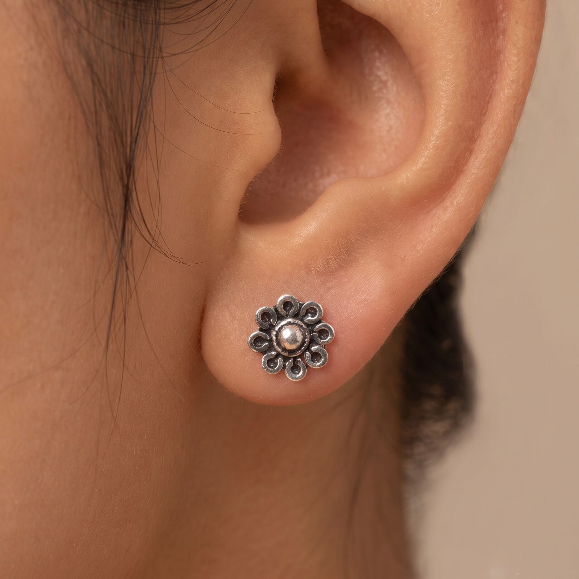 Pihu Silver Floral Stud