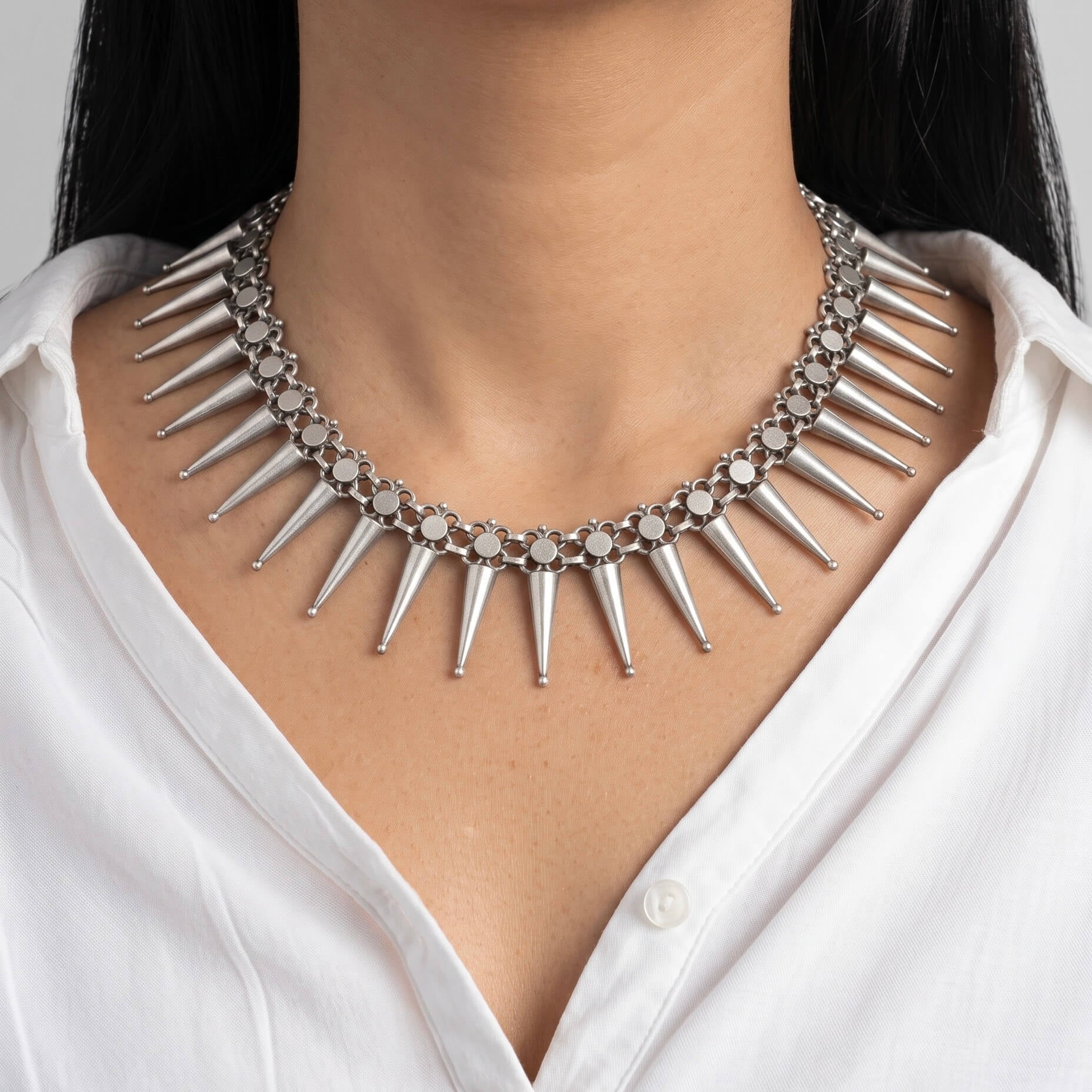 Taruni Silver Spike Choker