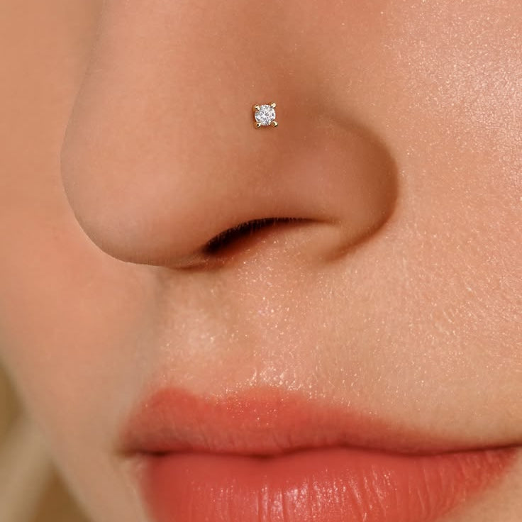 Mohini Round Solitaire Silver Nose Pin