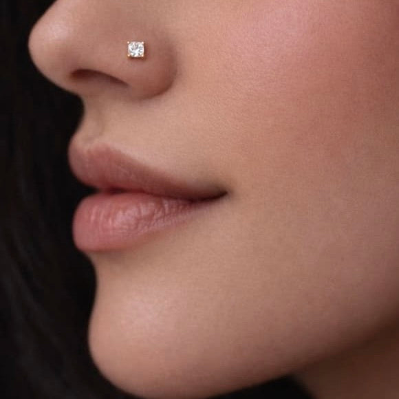 Mohini Round Solitaire Silver Nose Pin