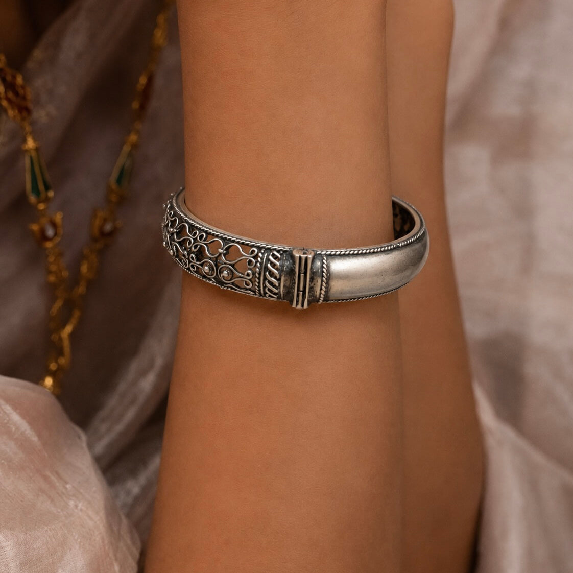 Parvati Silver Plain Bangle