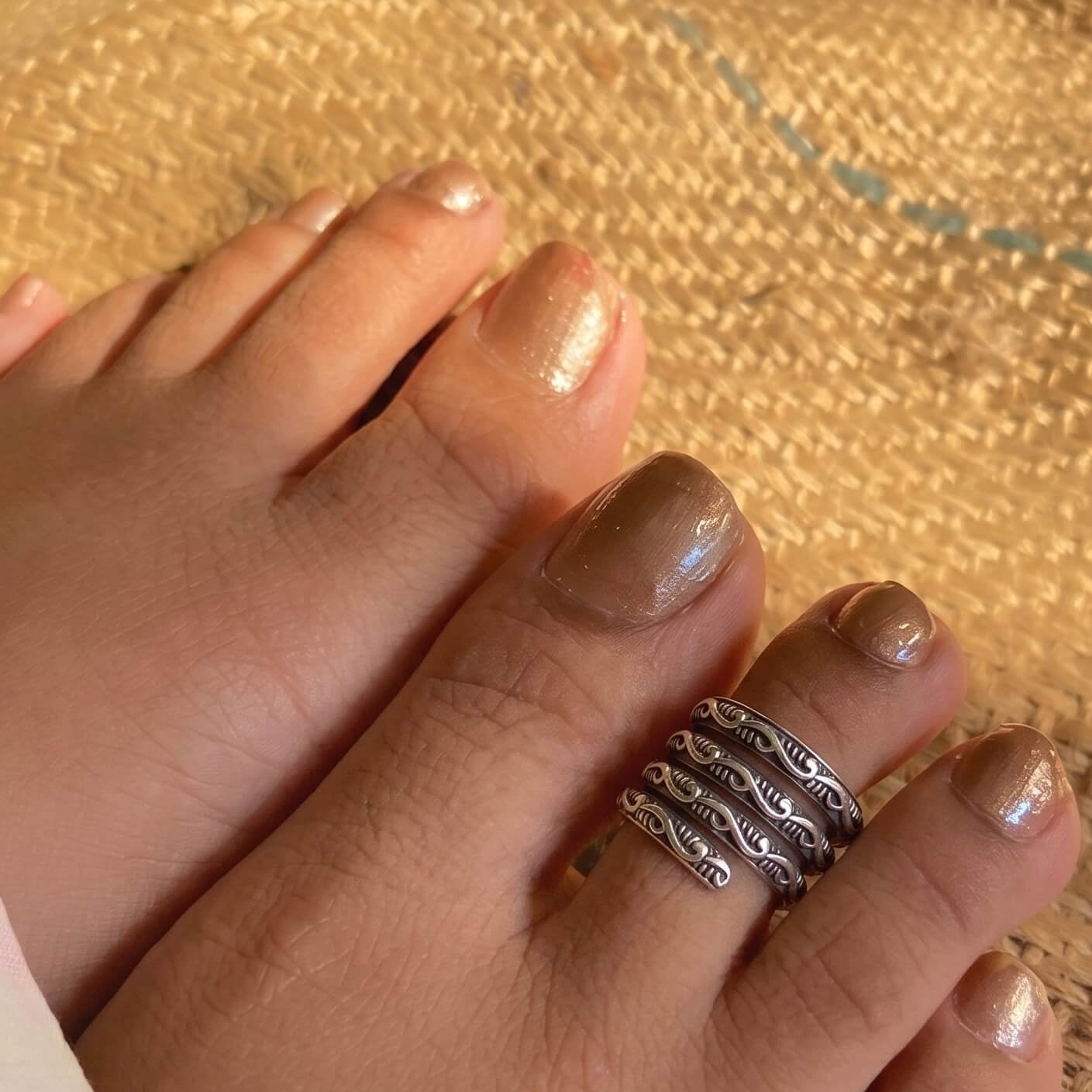 Piya silver toe ring