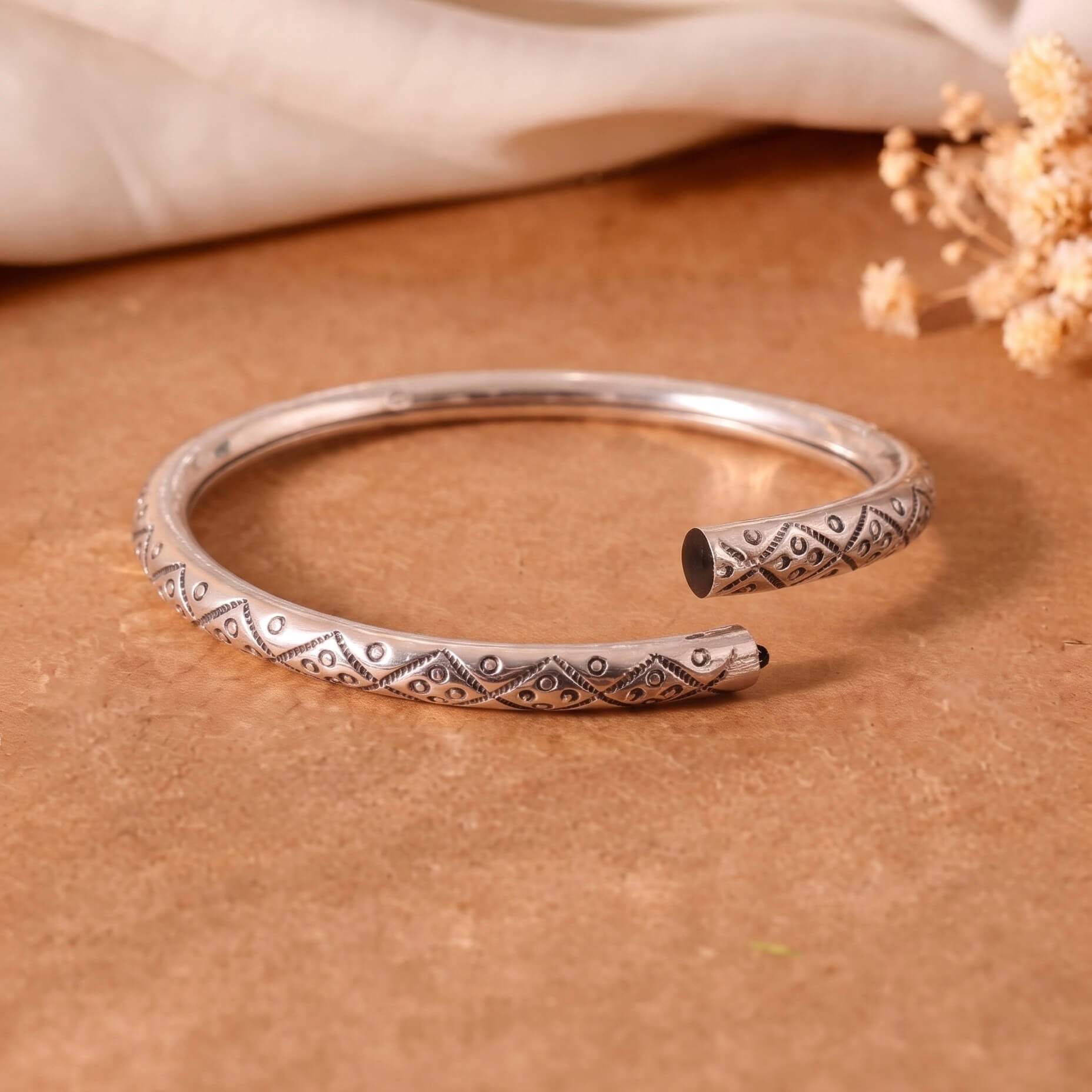Aman silver bangle