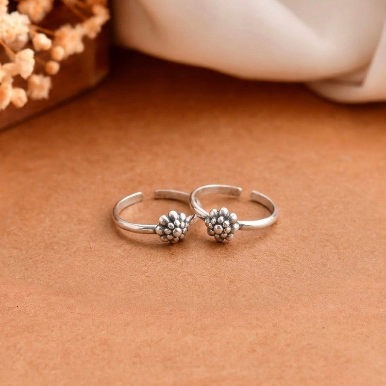 Mahi Cluster Floral Toe Ring