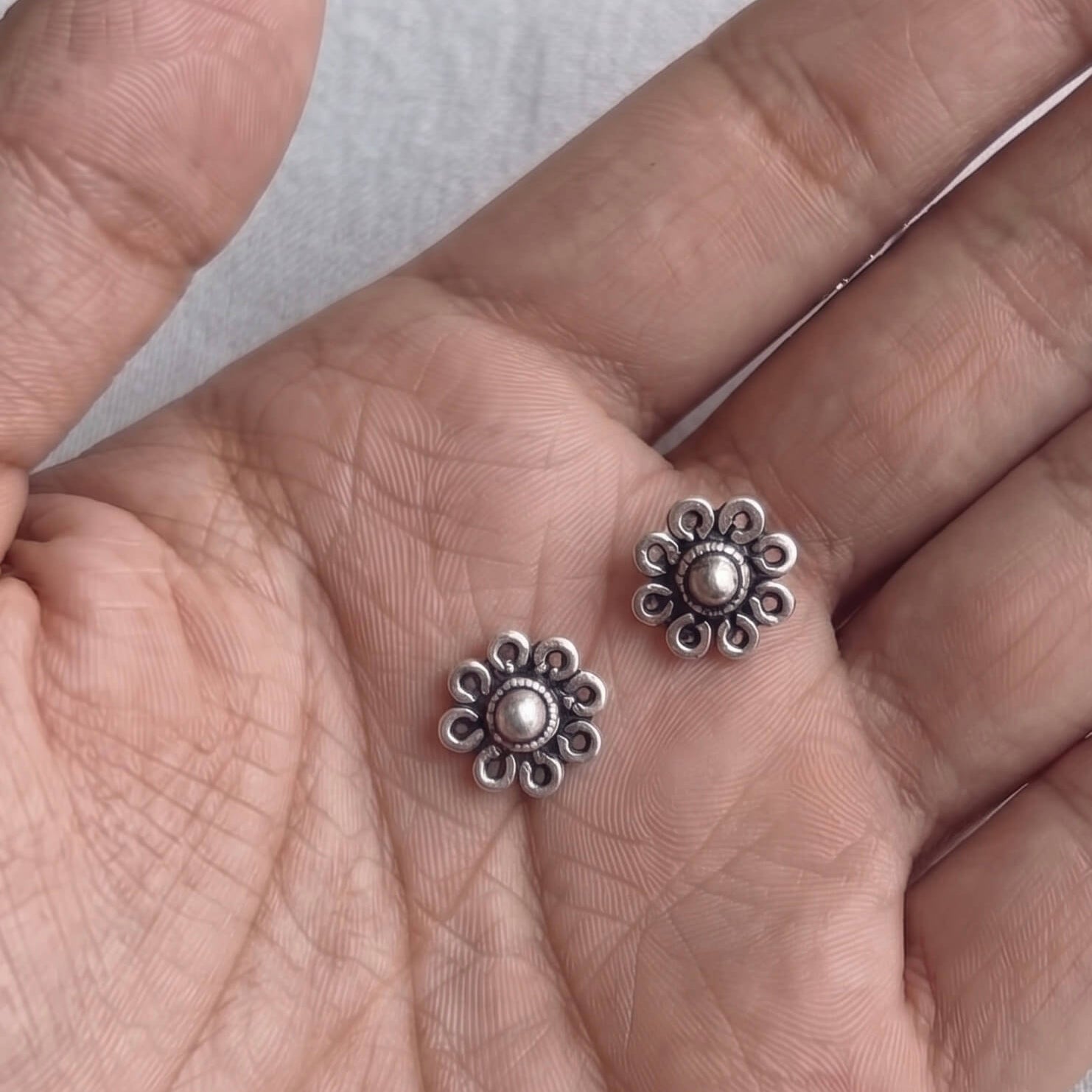 Pihu Silver Floral Stud