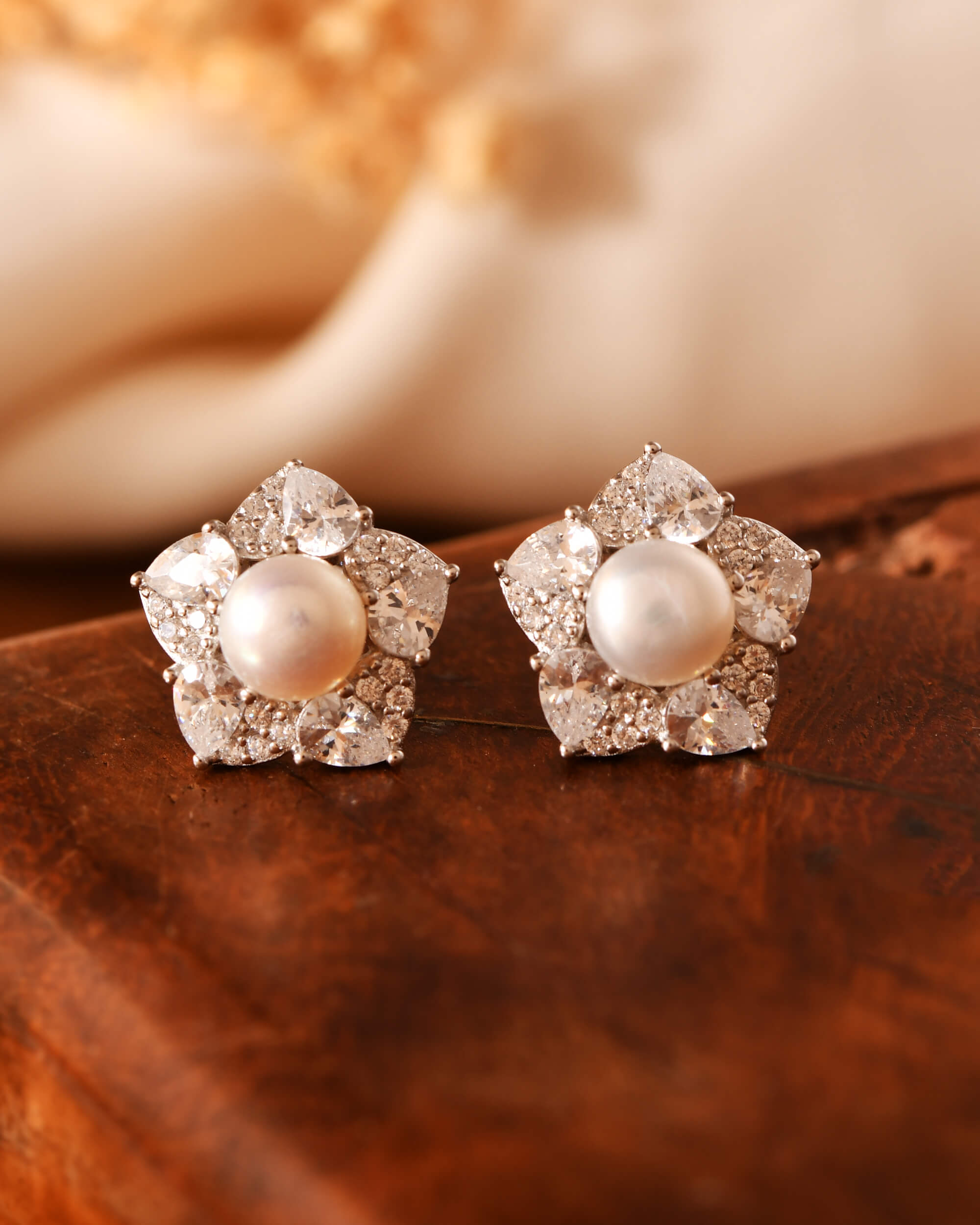 Studs with pearl - 925 Silver Jewellery Meera Jaipur