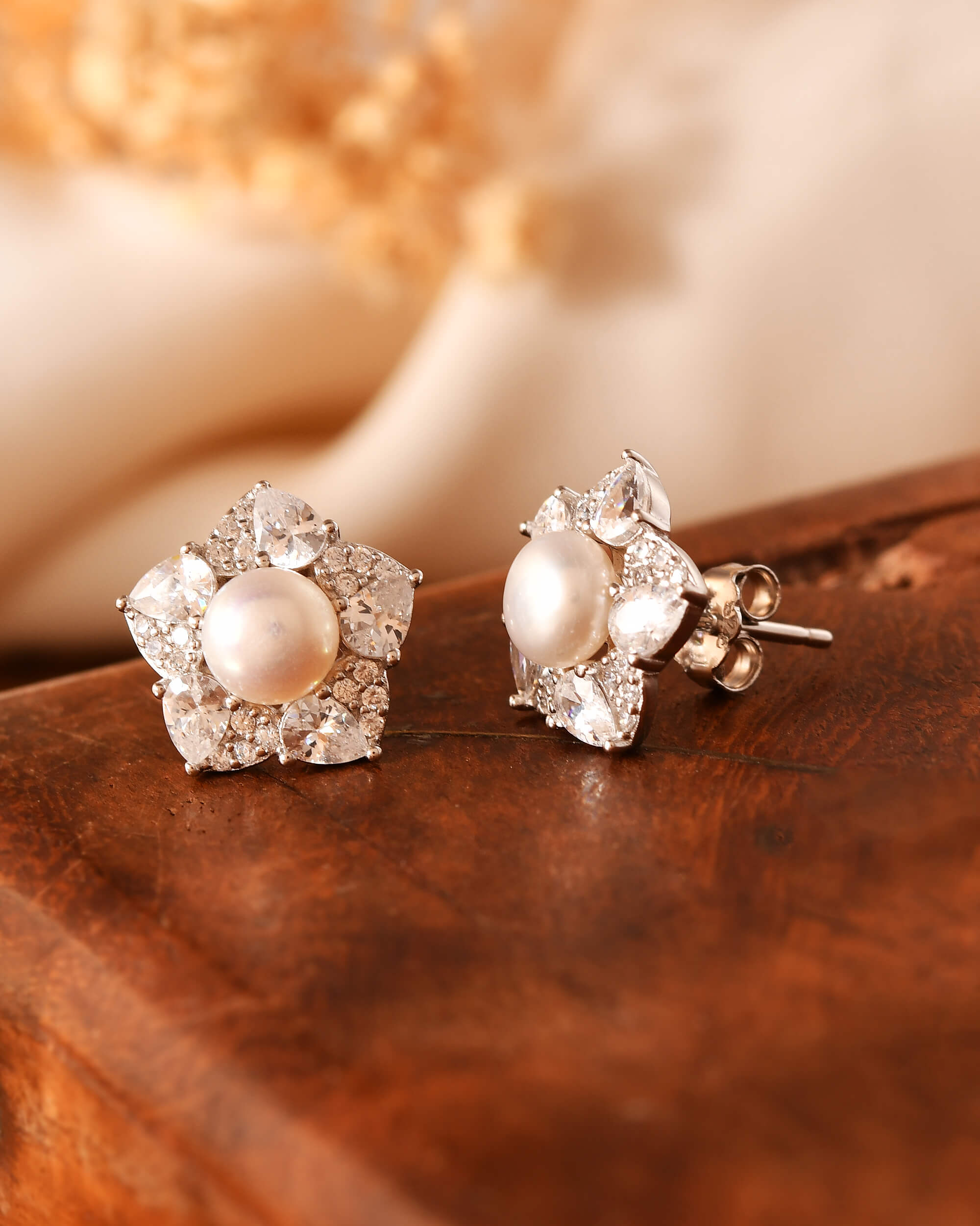 Studs with pearl - 925 Silver Jewellery Meera Jaipur
