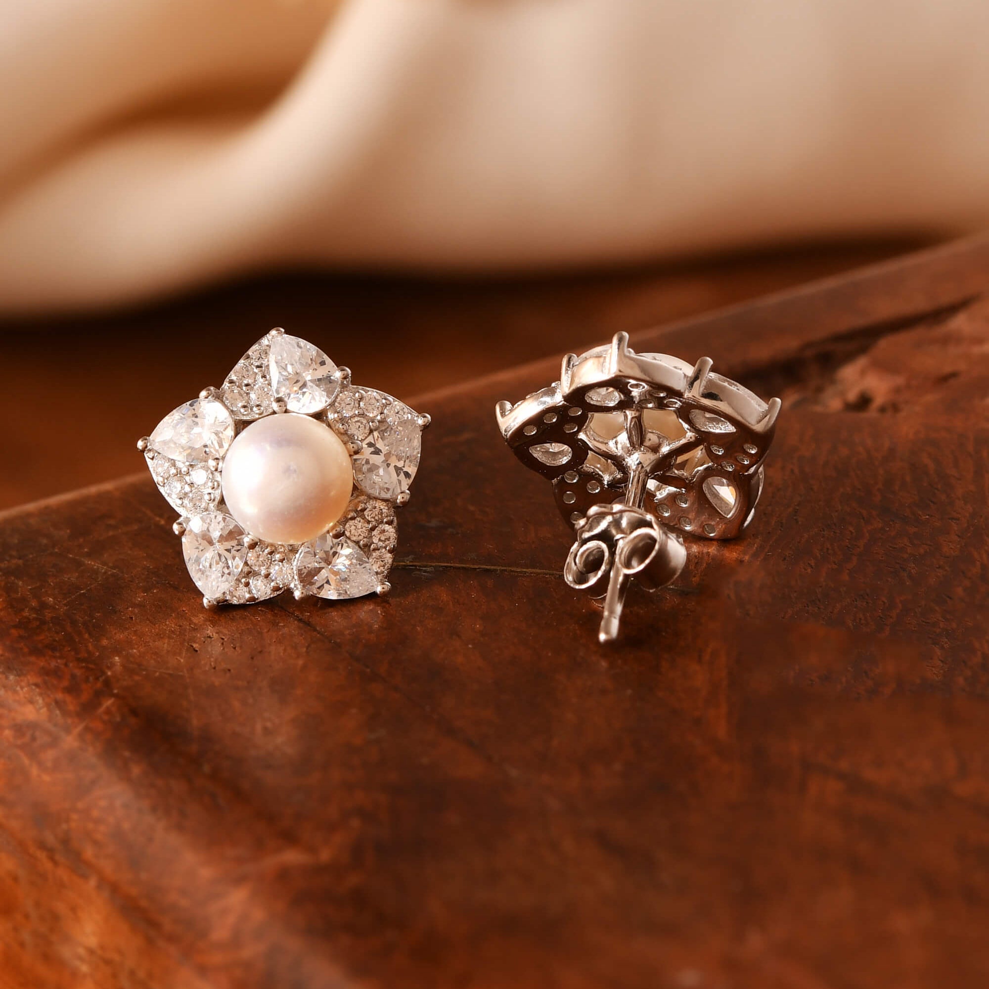 Studs with pearl - 925 Silver Jewellery Meera Jaipur