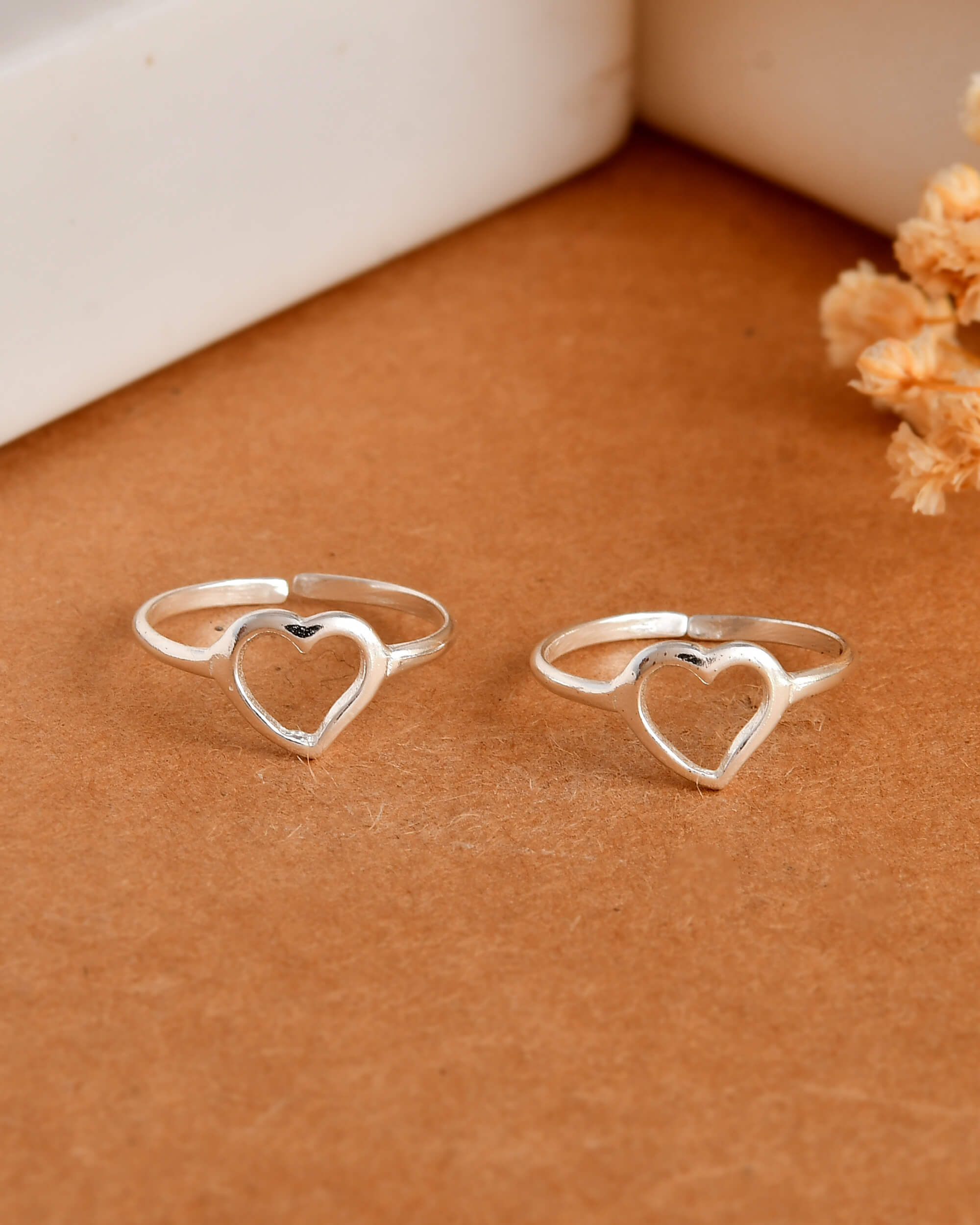 Hearts Silver toe rings - 925 Silver Jewellery Meera Jaipur
