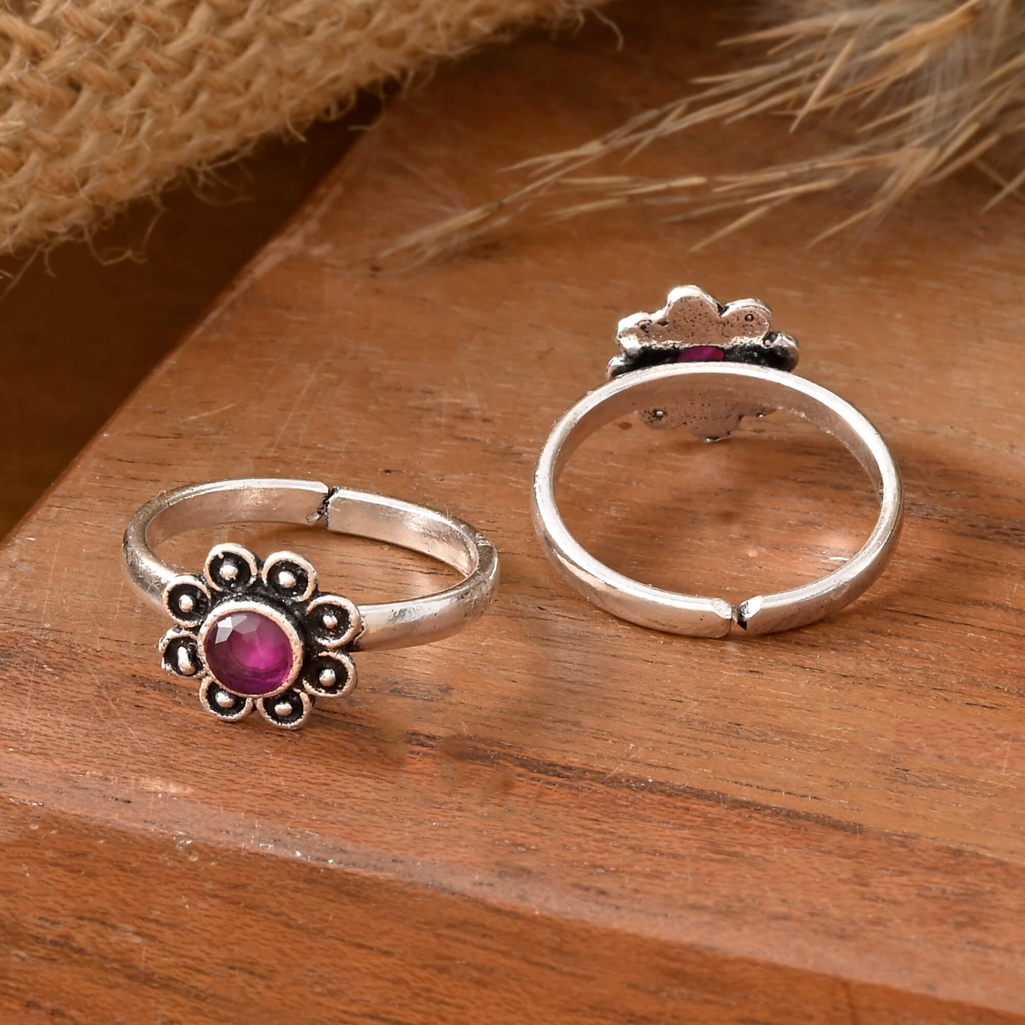 Phool cut stone silver toe ring - 925 Silver Jewellery Meera Jaipur