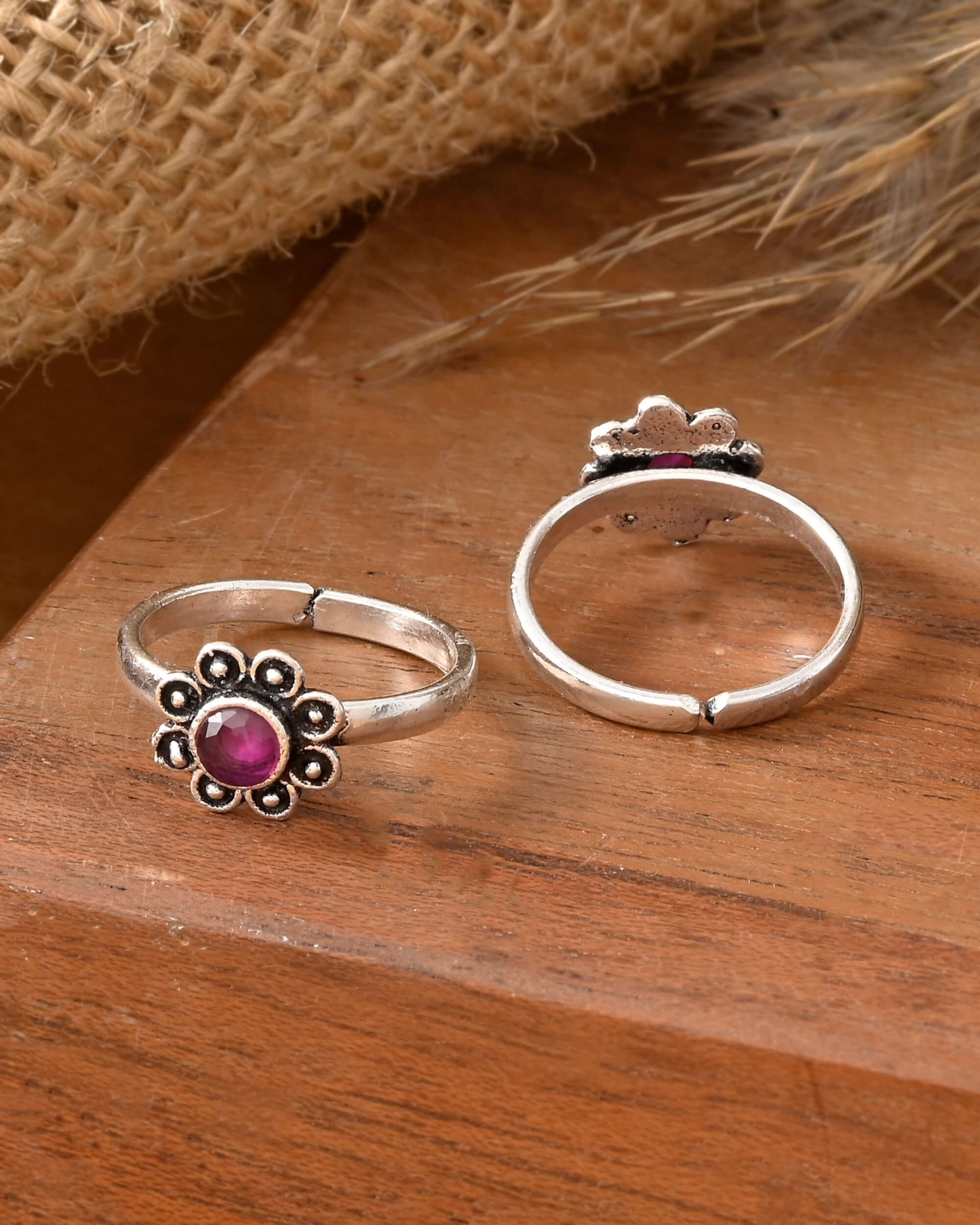 Phool cut stone silver toe ring - 925 Silver Jewellery Meera Jaipur