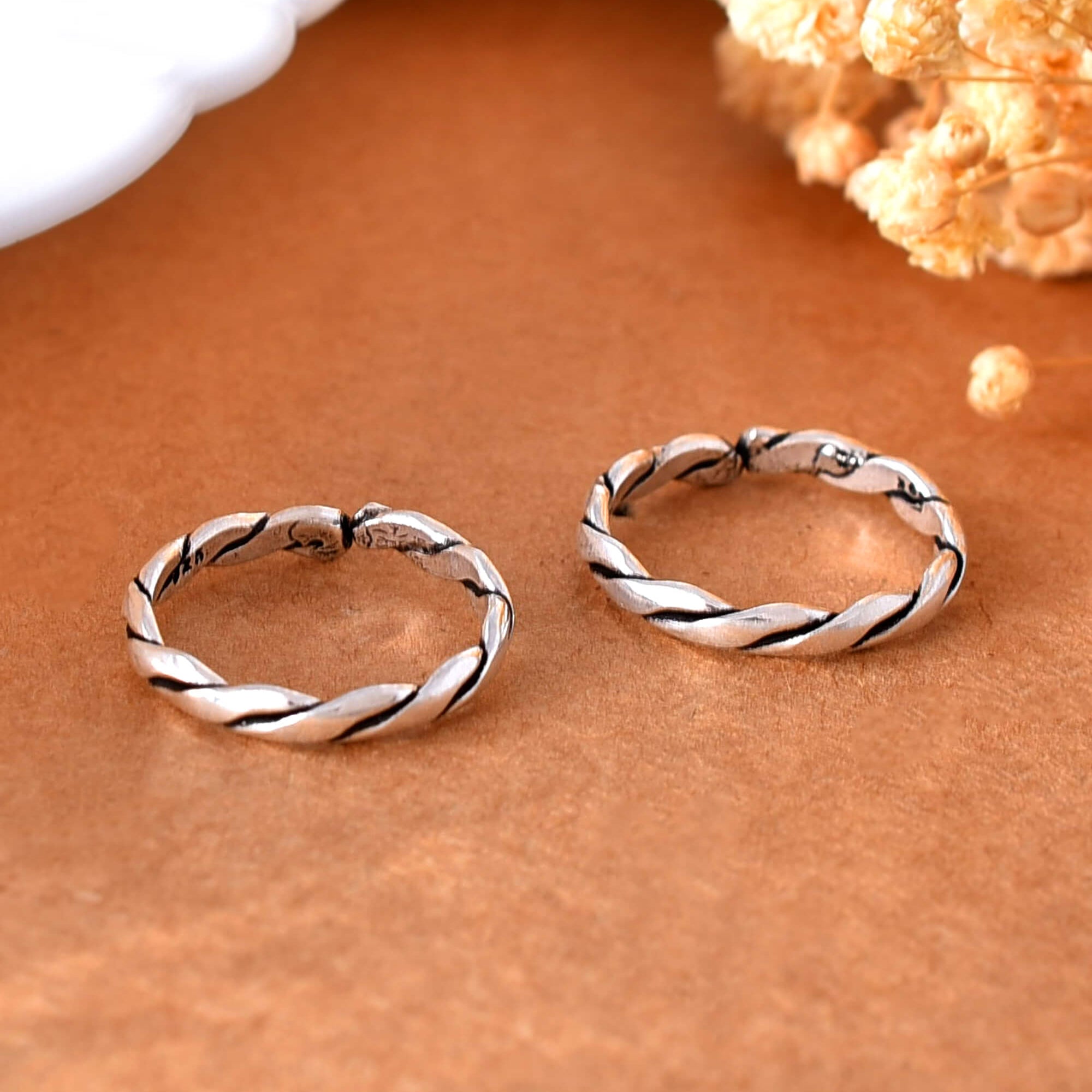 Twisted small silver toe ring - 925 Silver Jewellery Meera Jaipur