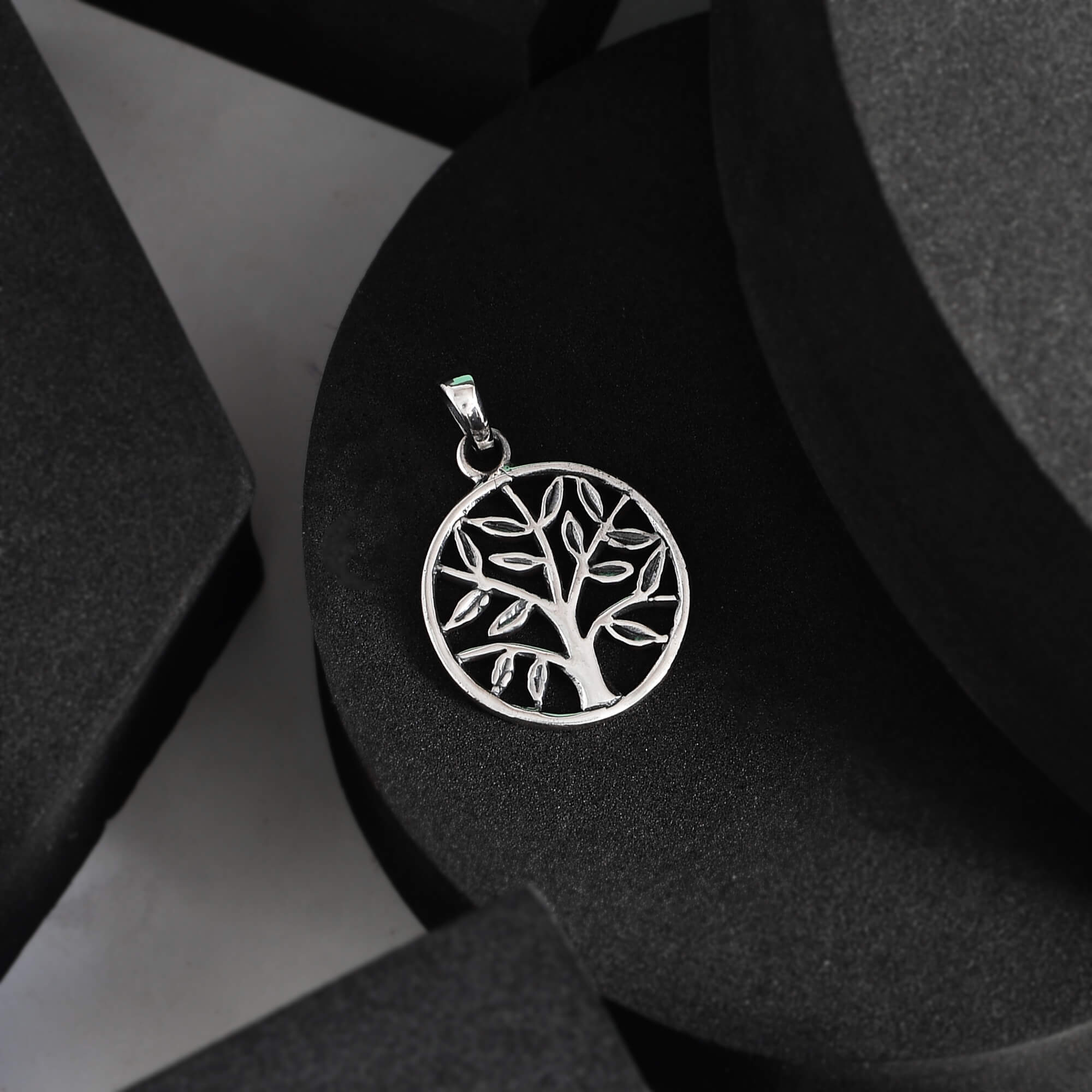 Sparkling Silver: Tips for Cleaning and Maintaining Your Silver Jewellery