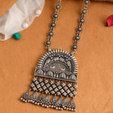 Shikhi long necklace