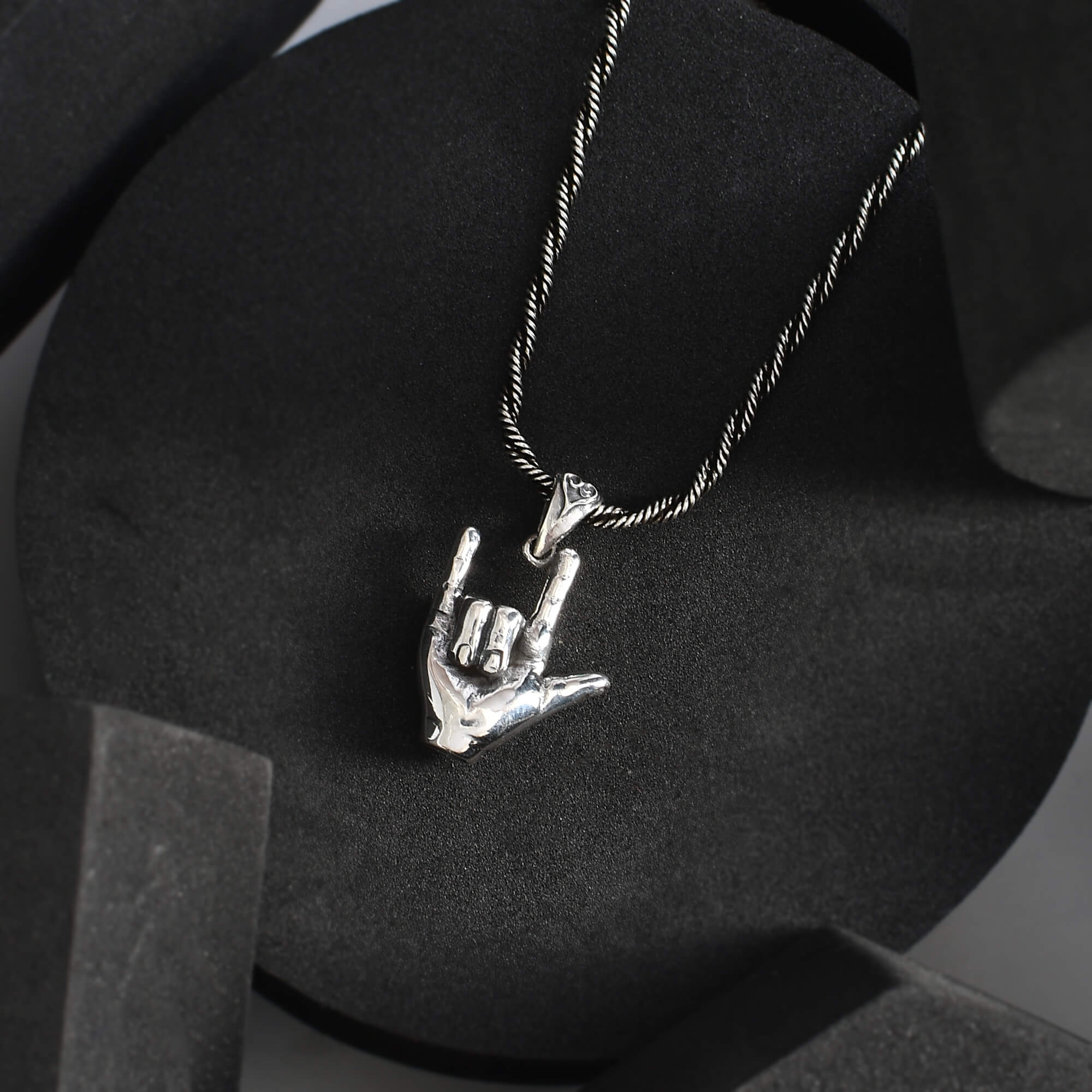 Hand Silver Pendant - 925 Silver Jewellery Meera Jaipur